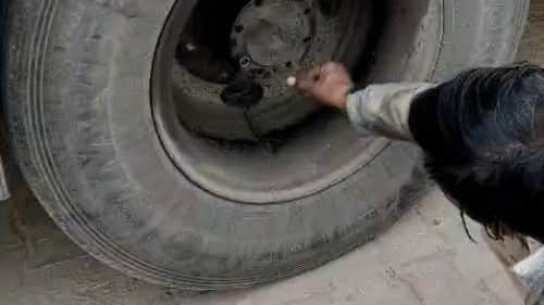 indore-news-bus-tire-came-off-traveling-to-delhi-28-passengers-safe