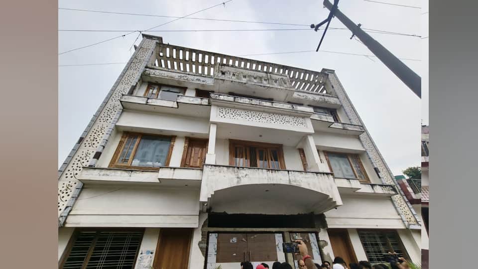 three-storey house built on SP MLA Waqf land will be demolished notice has been pasted In Sambhal