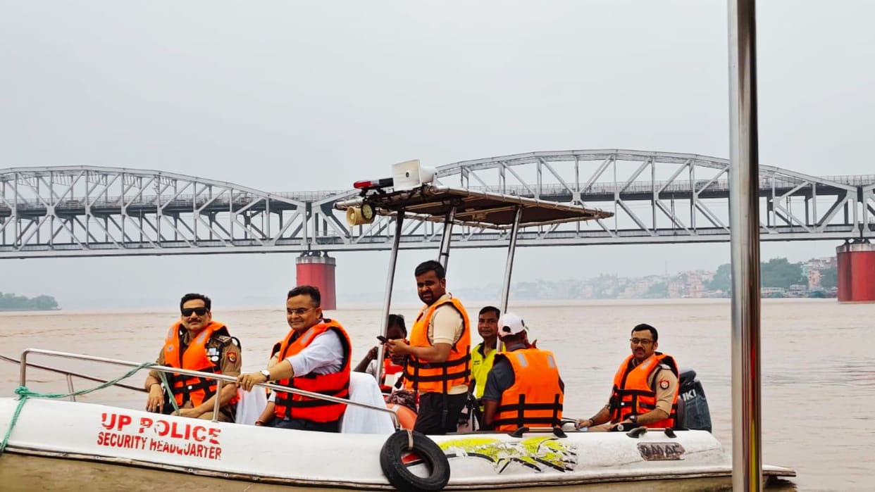 Floods in Varanasi CP and DM visit affected area identify vulnerable spots order comprehensive arrangements