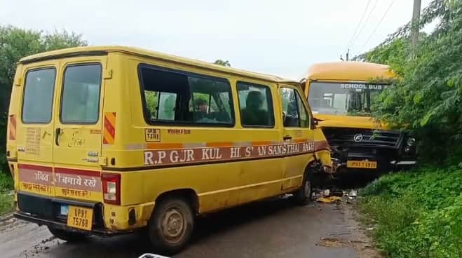 Hamirpur Violent collision between two school vehicles accident caused by tyre burst five children injured