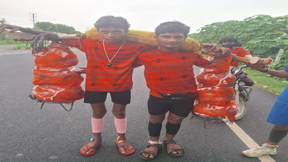Shiva and Shahrukh set out on Kanwar Yatra setting an example of Hindu-Muslim unity
