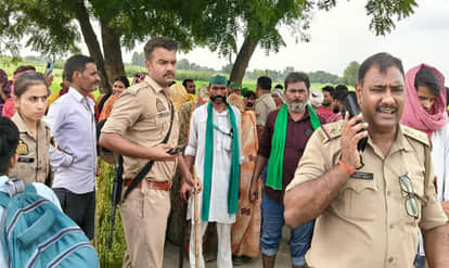 मौके पर मौजूद पुलिस
