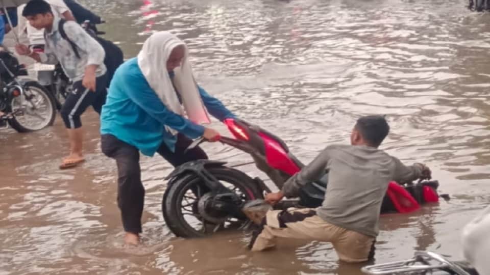 Heavy Rain Exposes Agra’s Drainage Woes; Five Bikers Fall Into Overflowing Drain