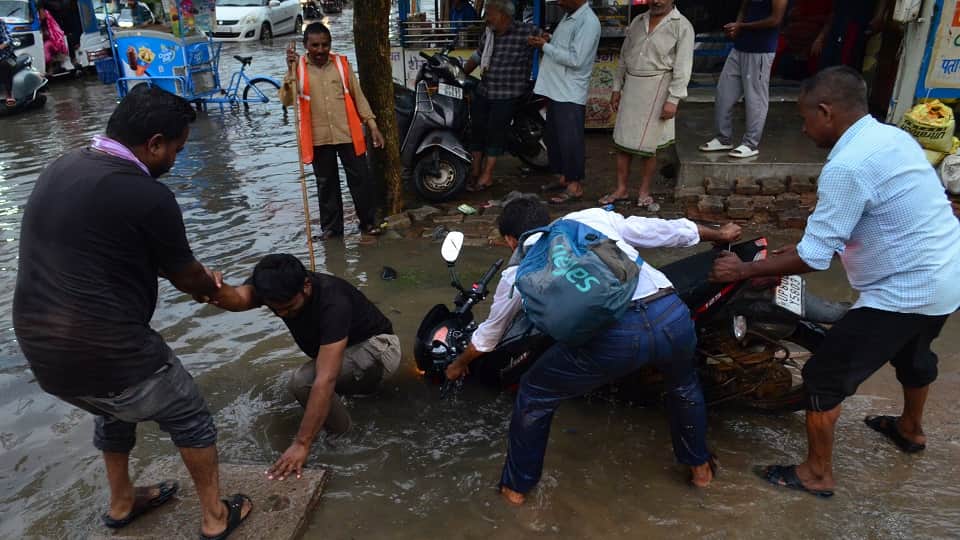 Heavy Rain Exposes Agra’s Drainage Woes; Five Bikers Fall Into Overflowing Drain