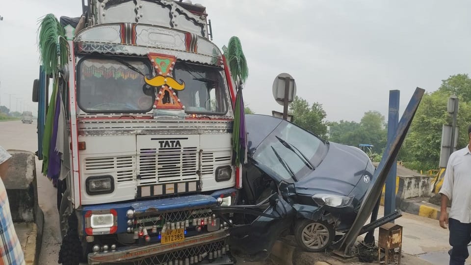Truck Rams Car at Navinganj Toll Plaza, 67-Year-Old Woman Seriously Injured