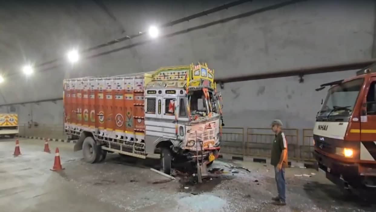 HP Road Accident: Two trucks collide inside a tunnel on the Chandigarh-Manali highway
