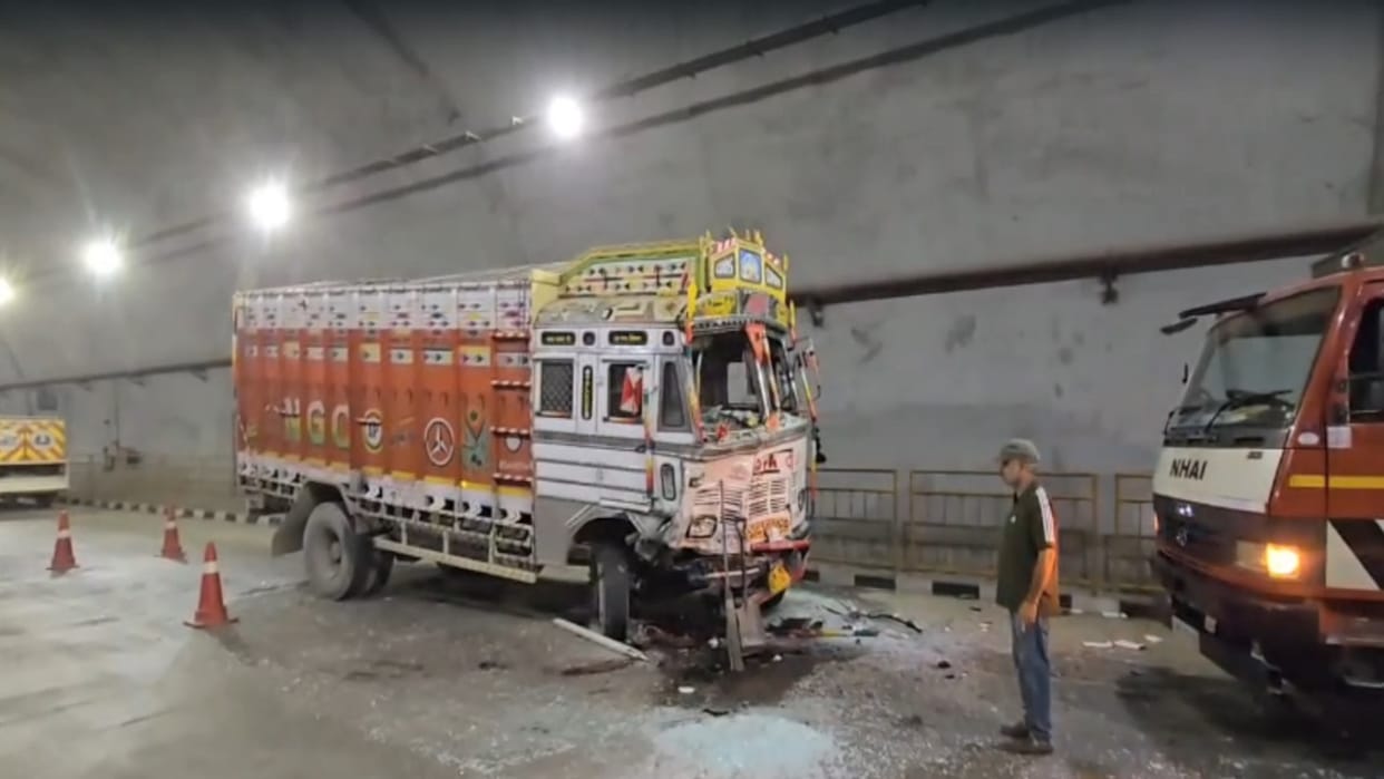 HP Road Accident: Two trucks collide inside a tunnel on the Chandigarh-Manali highway