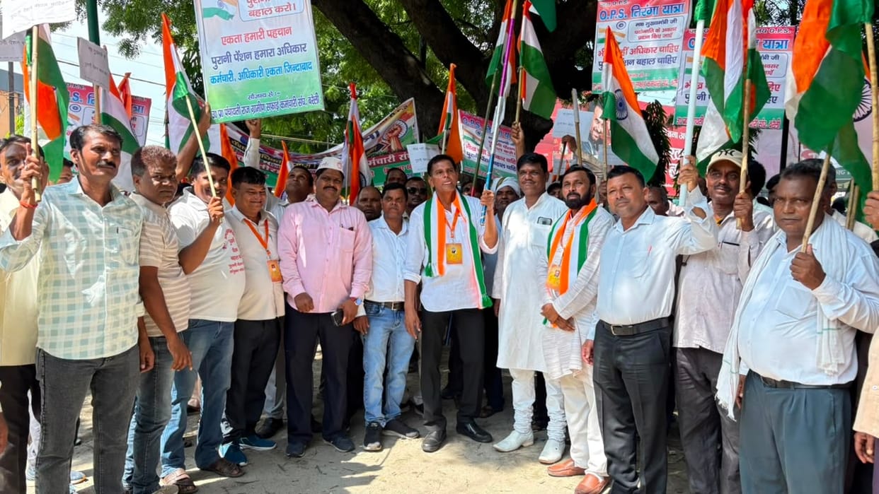 sanitation workers Tiranga Yatra taken out to demand restoration of the old pension scheme in Bareilly