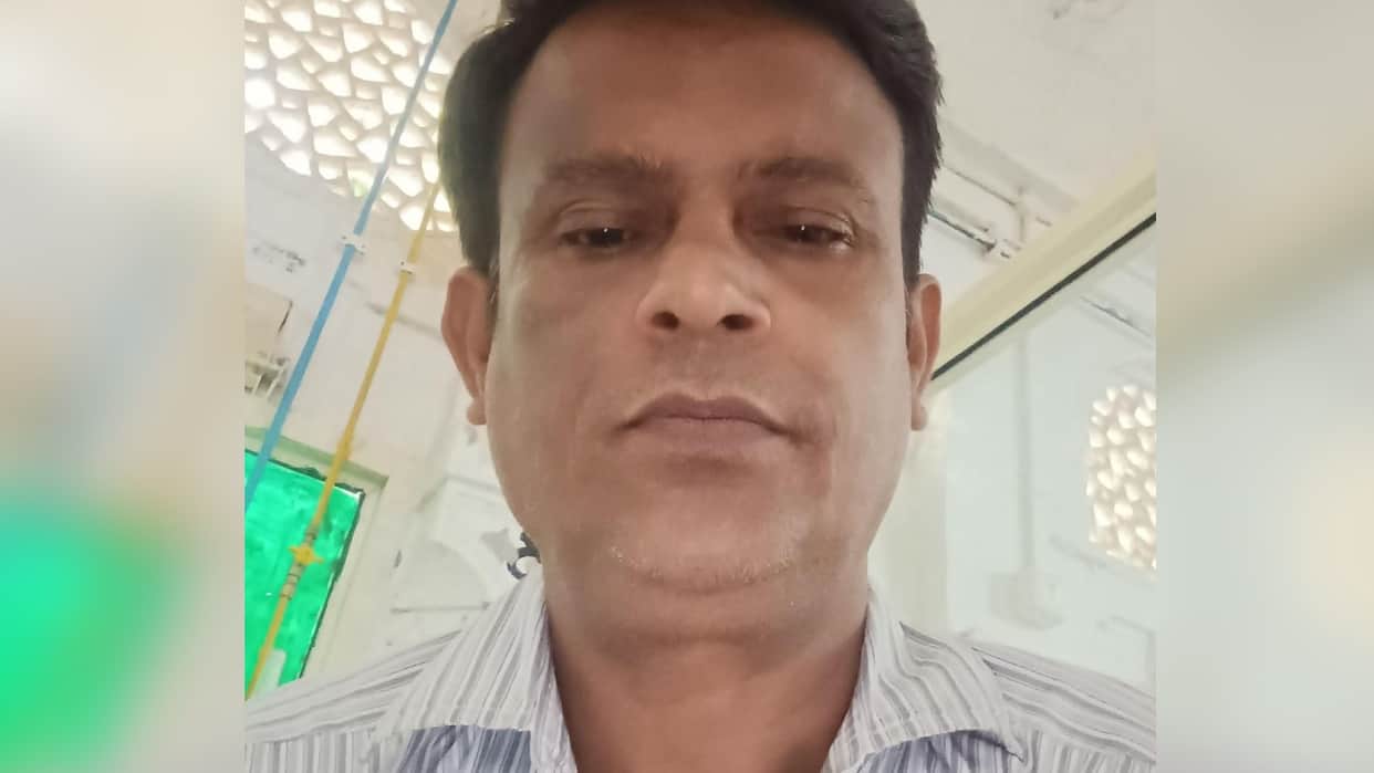 harassment by money lender auto driver consumes poison dies during treatment in Lakhimpur kheri