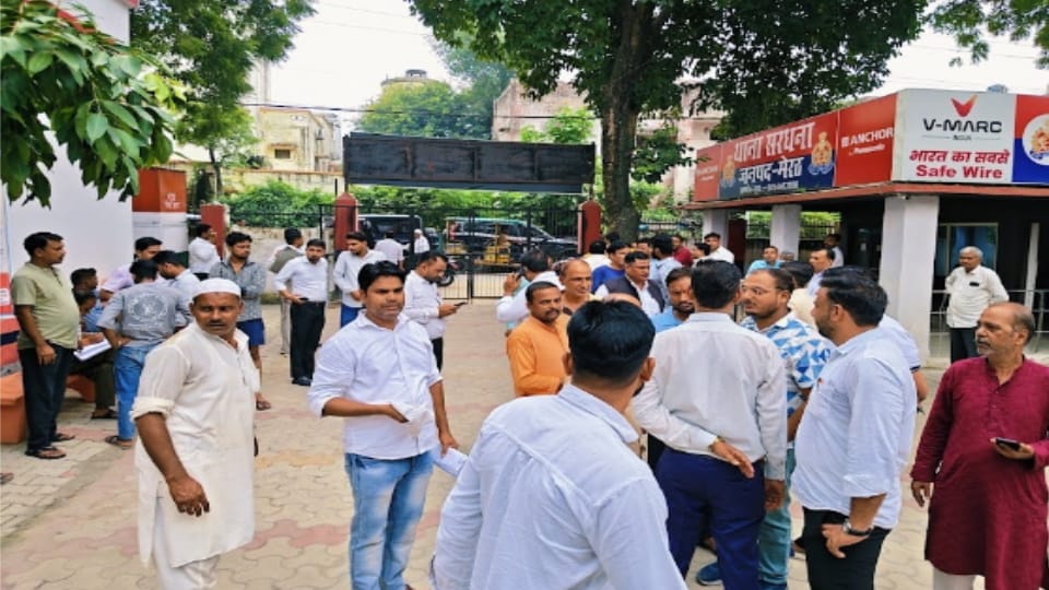 Meerut: Document Writer and Ex-Serviceman Clash Over Registration File Priority at Sardhana Tehsil