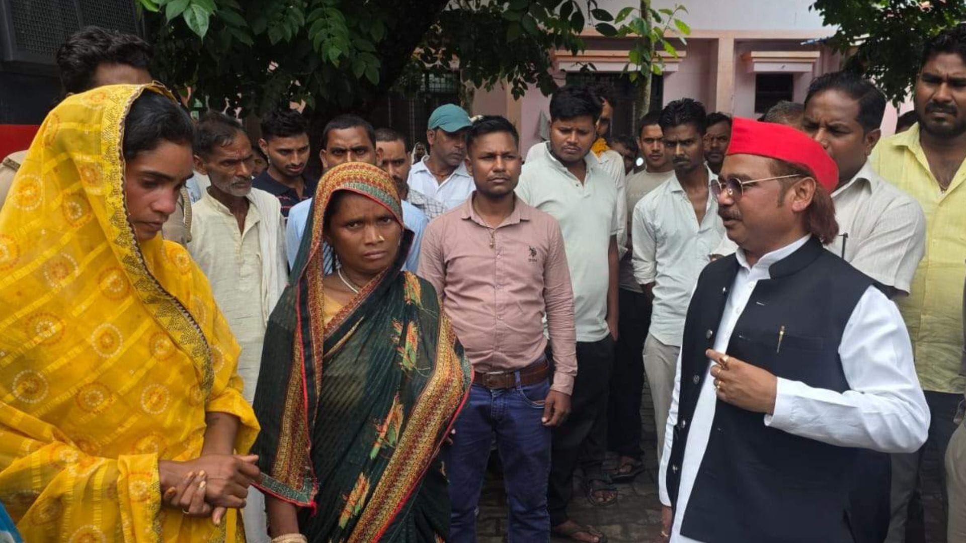 Chandauli Women complain MP police outsiders beat them up 20 named FIR against 80 14 arrested in chandauli