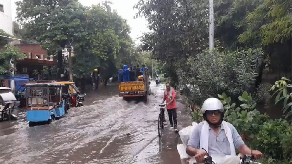 Heavy rain in Agra waterlogging in several areas