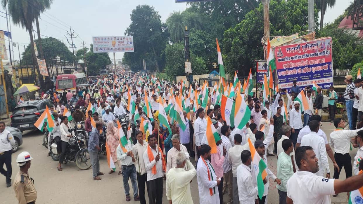 Employees demanding restoration of old pension scheme in Budaun