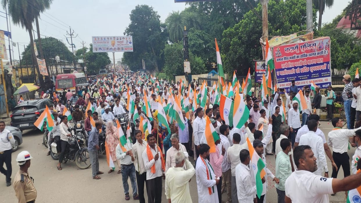 Employees demanding restoration of old pension scheme in Budaun