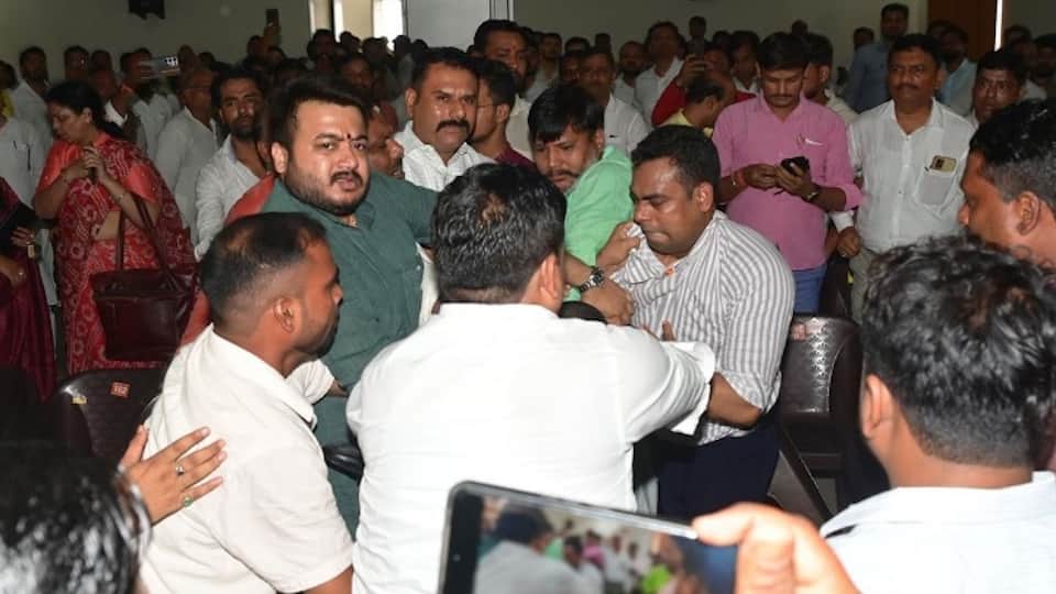 South unit leader and supporters clash Dispute over sitting in a chair in Kanpur