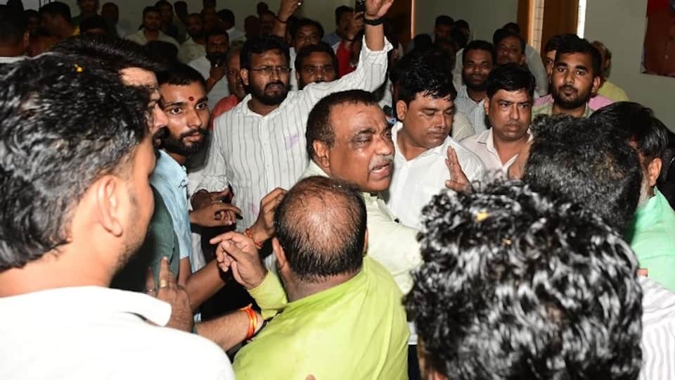 South unit leader and supporters clash Dispute over sitting in a chair in Kanpur