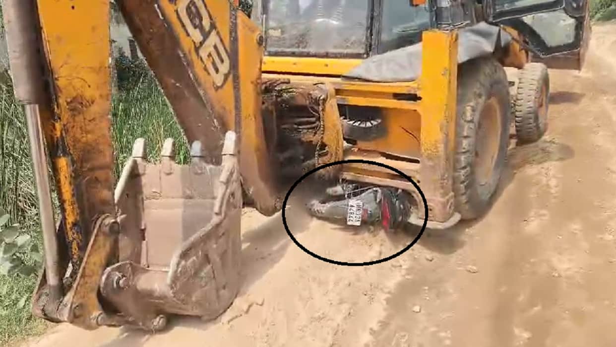 Illegal mining mafia runs amok in Narnaul Forest Department team attacked with JCB one forest guard injured