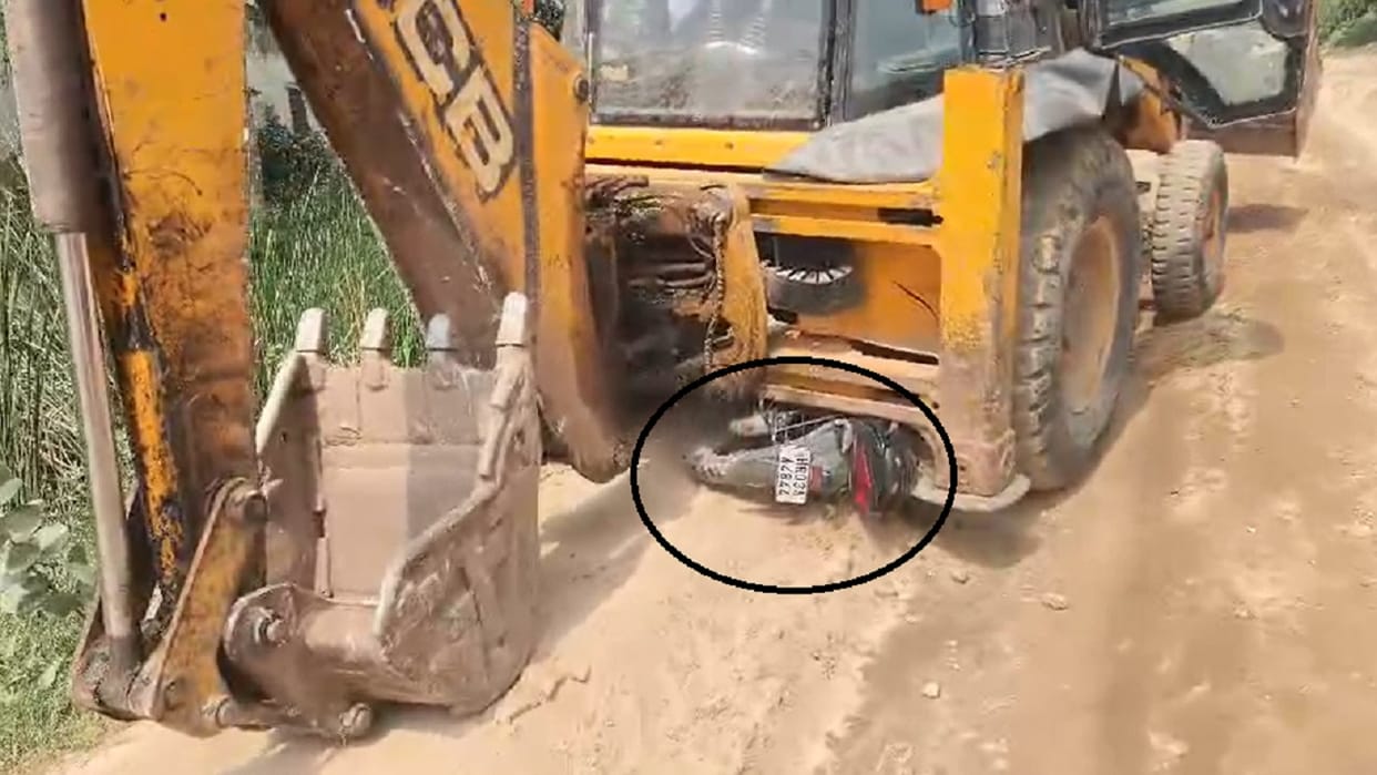 Illegal mining mafia runs amok in Narnaul Forest Department team attacked with JCB one forest guard injured