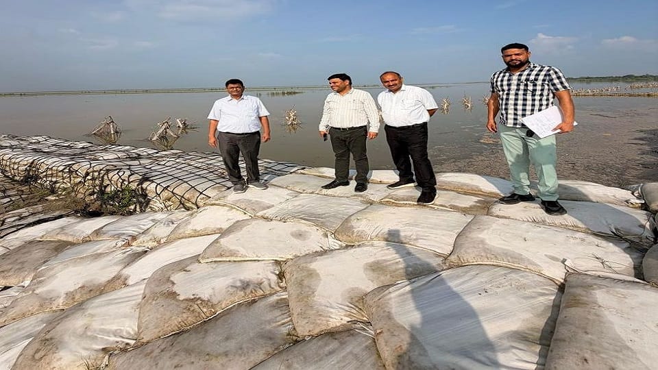 Floods in Kasganj power cuts due to waterlogging snakes and scorpions entering homes