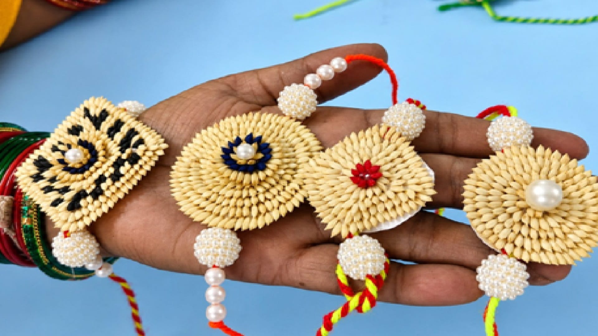 विष्णुभाेग धान से बनी राखियां