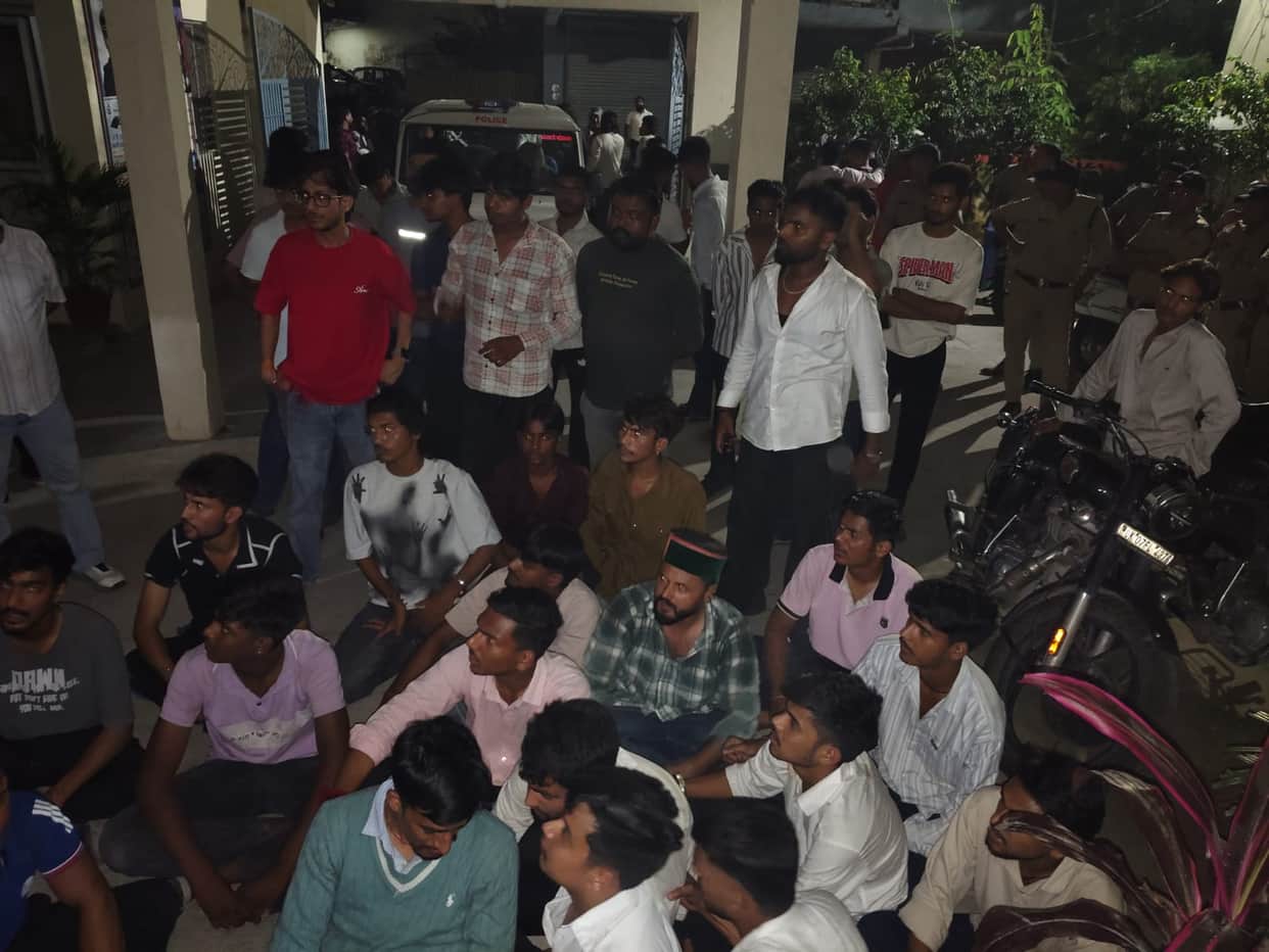 Dehradun Uproar at Patel Nagar police station after detained an ABVP activist during check