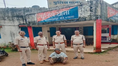 पुलिस के गिरफ्त में आरोपी