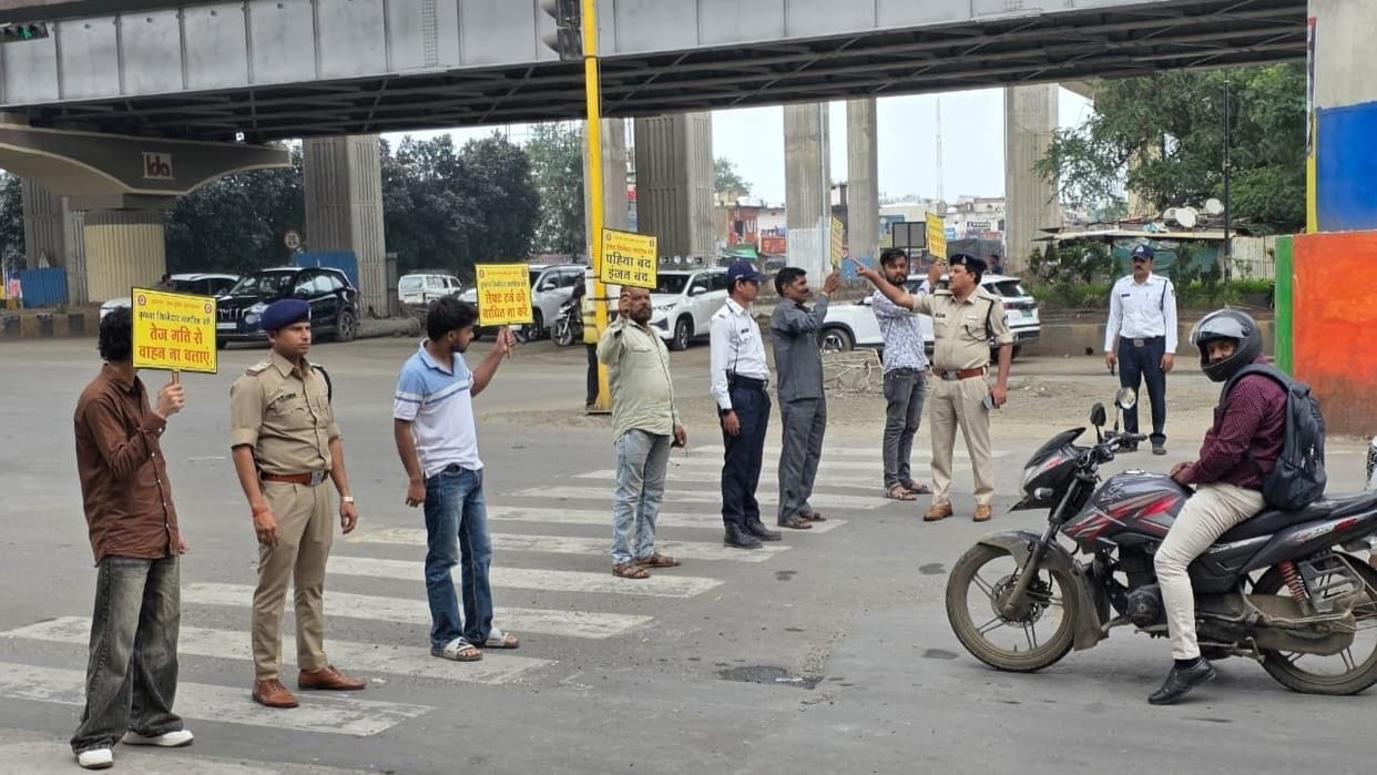indore-news-traffic-police-awareness-campaign-lavkush-square-road-safety