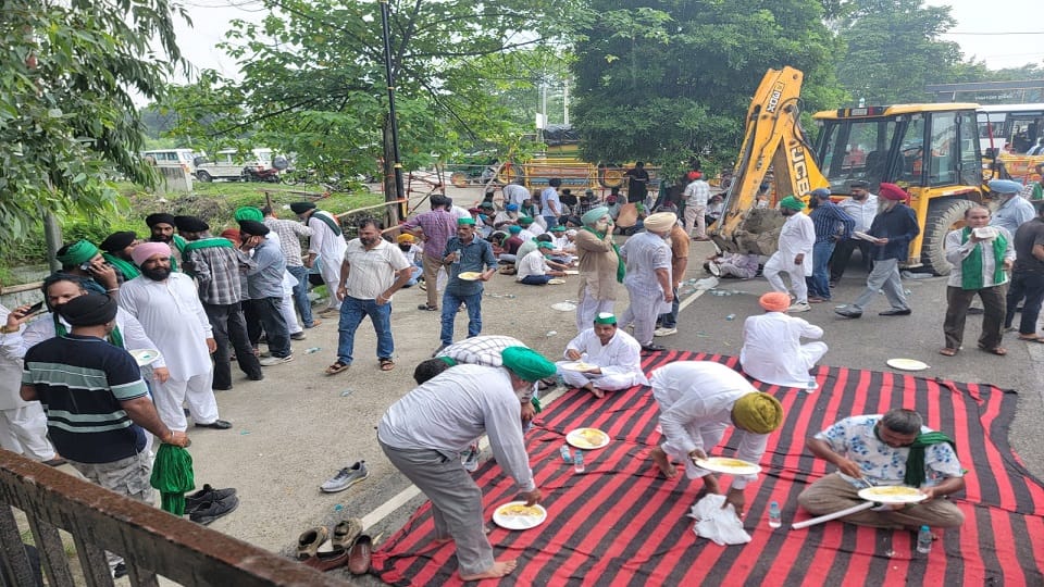 Farmers raged against the ban on the Collectorate march in rudrapur