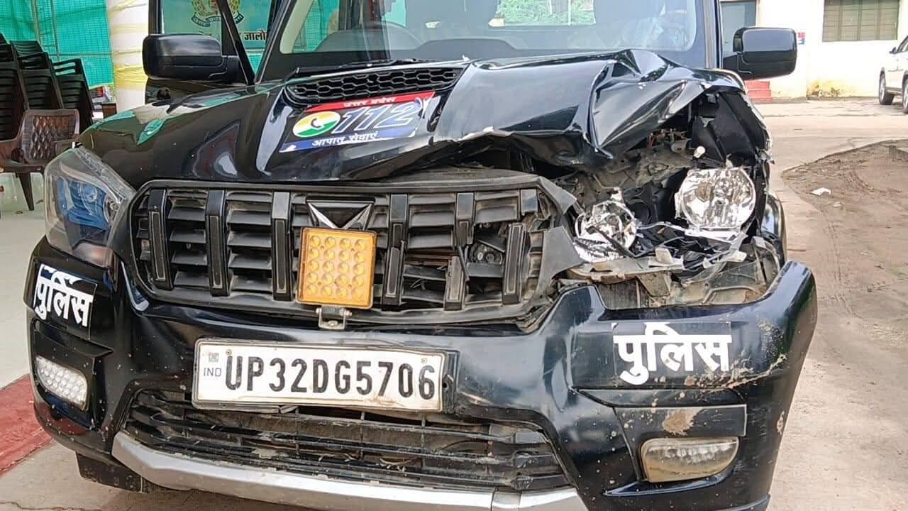 क्षतिग्रस्त डायल 112 का वाहन