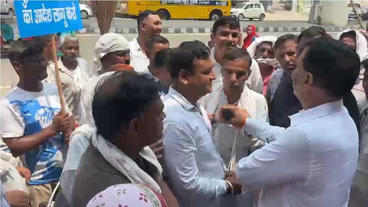 Heated altercation between MLA Rajesh Joon and striking sanitation workers in Bahadurgarh; microphone snatched
