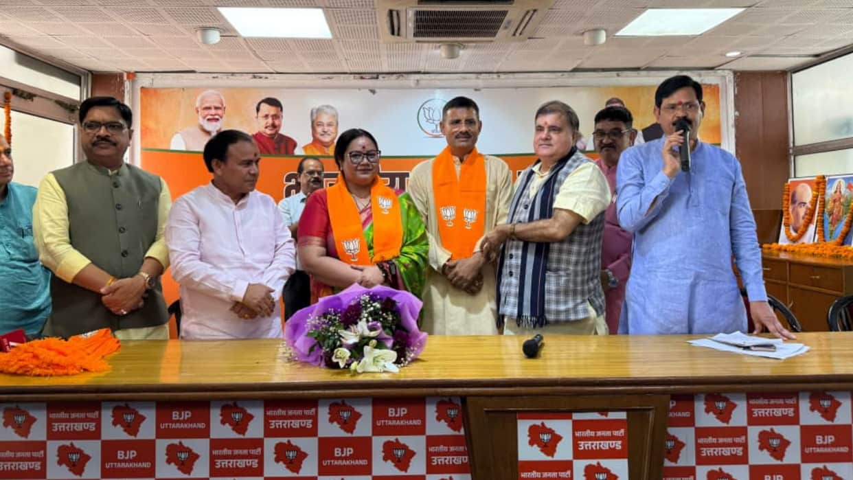 Mayor Aarti Bhandari return to BJP shift political landscape Uttarakhand Election 2027 BJP Congress
