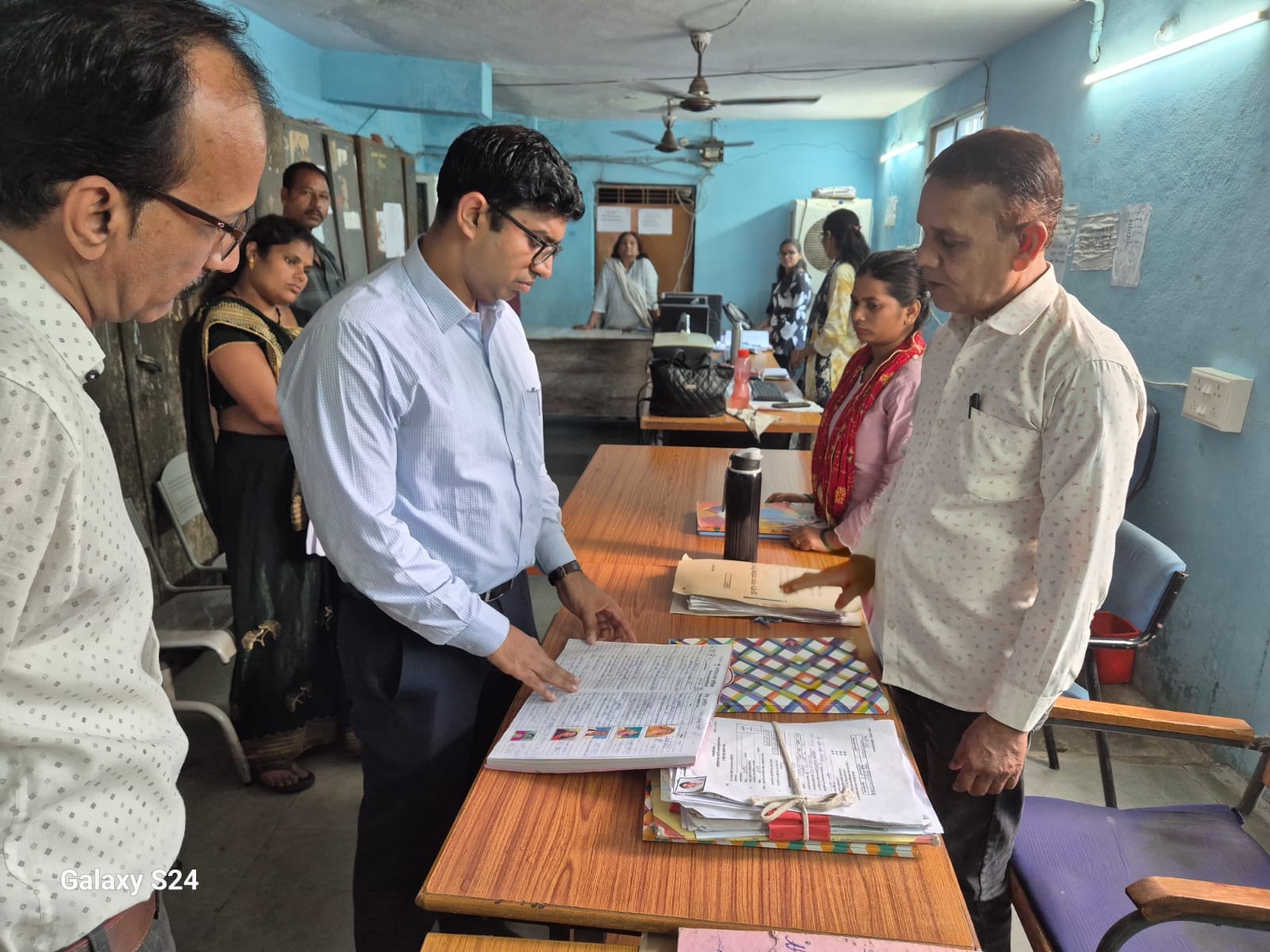 निगमायुक्त ने दो इंजीनियरों को किया निलंबित