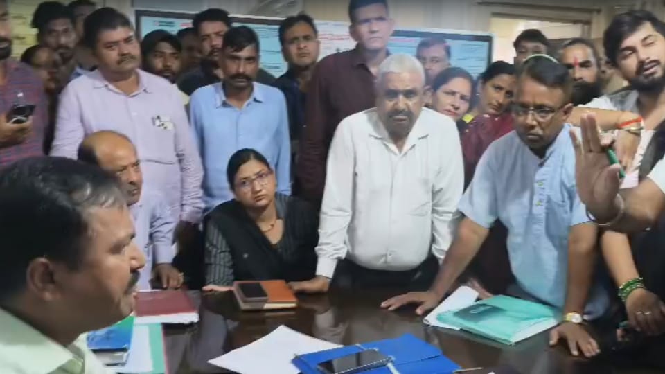 Roorkee Waterlogging Blocks way to School Children Hold Classes at Nagar Nigam Office