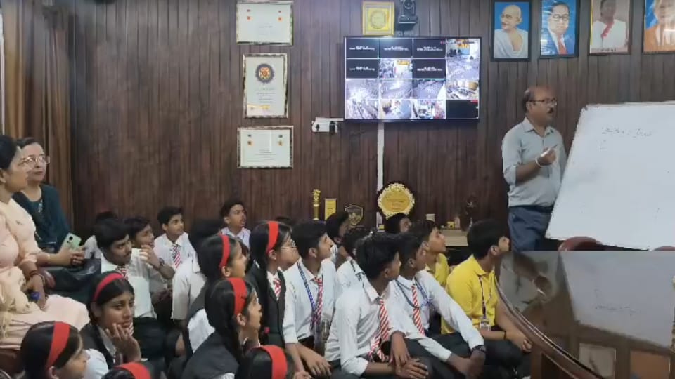 Roorkee Waterlogging Blocks way to School Children Hold Classes at Nagar Nigam Office