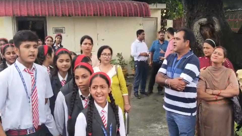 Roorkee Waterlogging Blocks way to School Children Hold Classes at Nagar Nigam Office