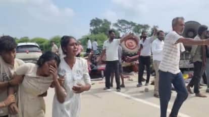 नारीबारी में हादसे के बाद मची चीख पुकार।