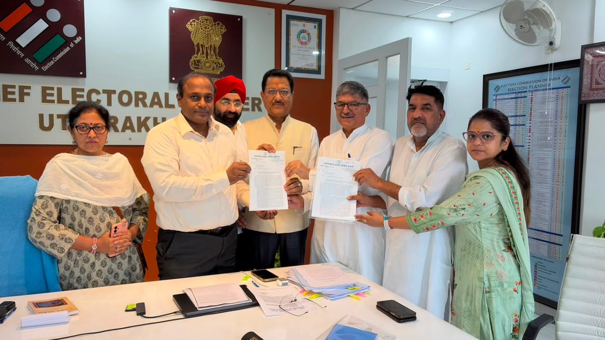 देहरादून: कांग्रेस ने एसआईआर प्रक्रिया पर उठाए सवाल; कार्यकर्ताओं ने मुख्य निर्वाचन अधिकारी को सौंपा ज्ञापन