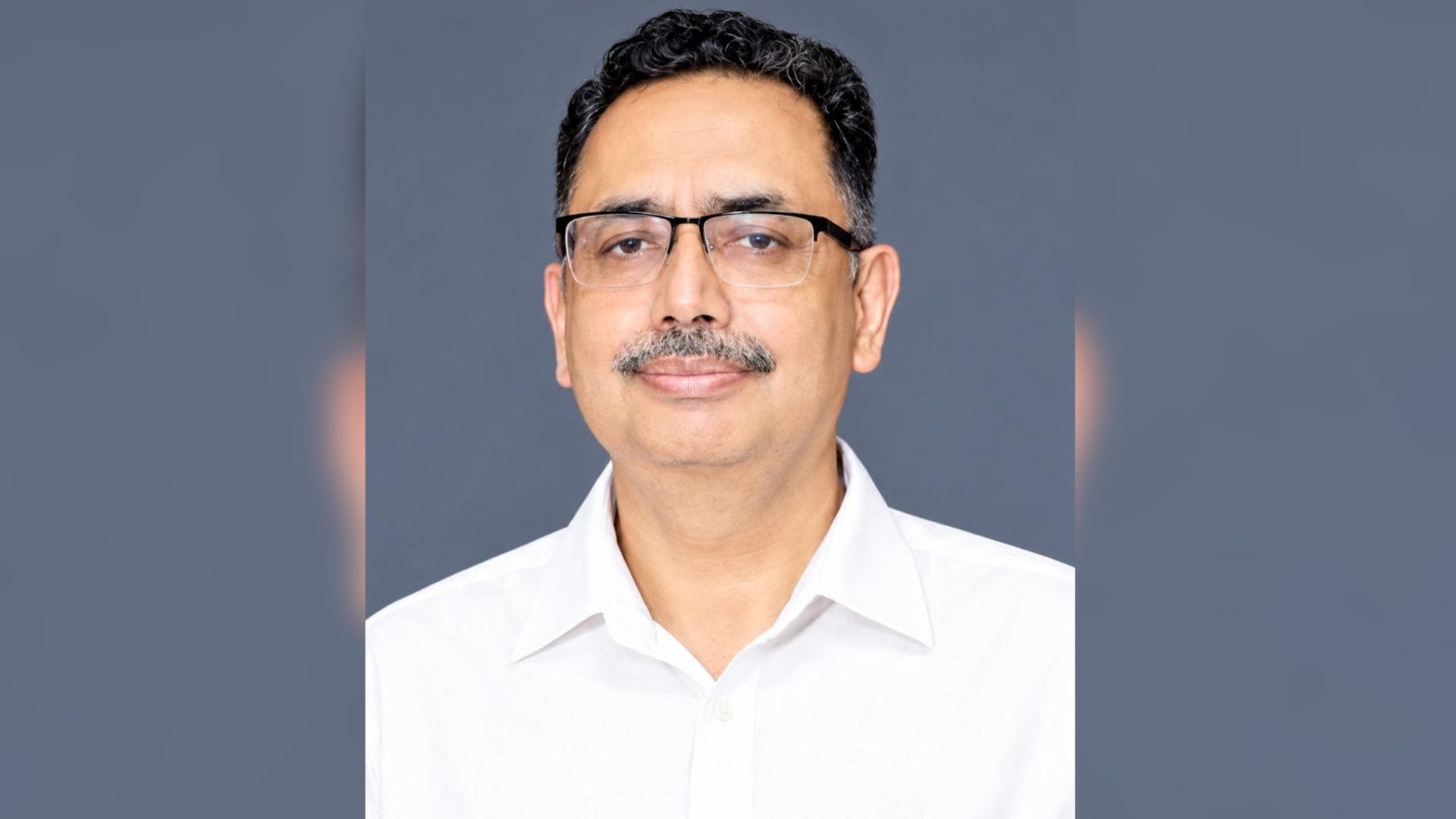 पूर्वांचल विश्वविद्यालय के कुलपति प्रो. राकेश कुमार सिंह।