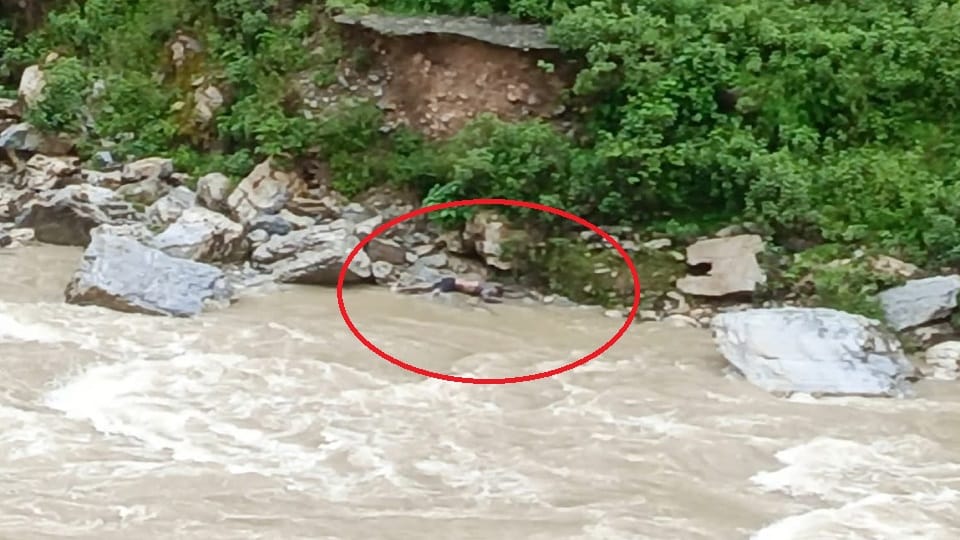 The body of a youth who was swept away in Kheerganga was recovered after four days