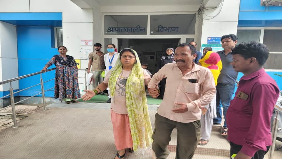 Jitendra dies after hitting a divider on the Rudrapur flyover and falling 40 feet down