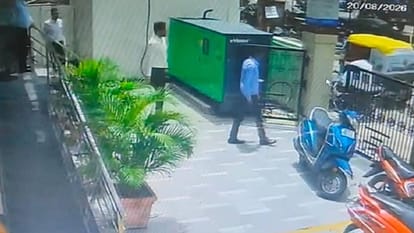 Lucknow Murder Case: Manas boarded an auto-rickshaw carrying two revolvers and had installed a camera in his s