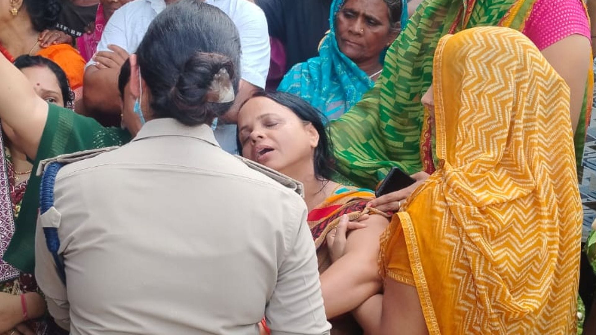 Shreya killed 20 minutes Vivek both hands while Puneet slit her throat with knife secret behind debt revealed