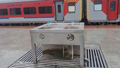 Drinking water issues at Cantt Railway Station as well as at Lohta and Sarnath stations in Varanasi