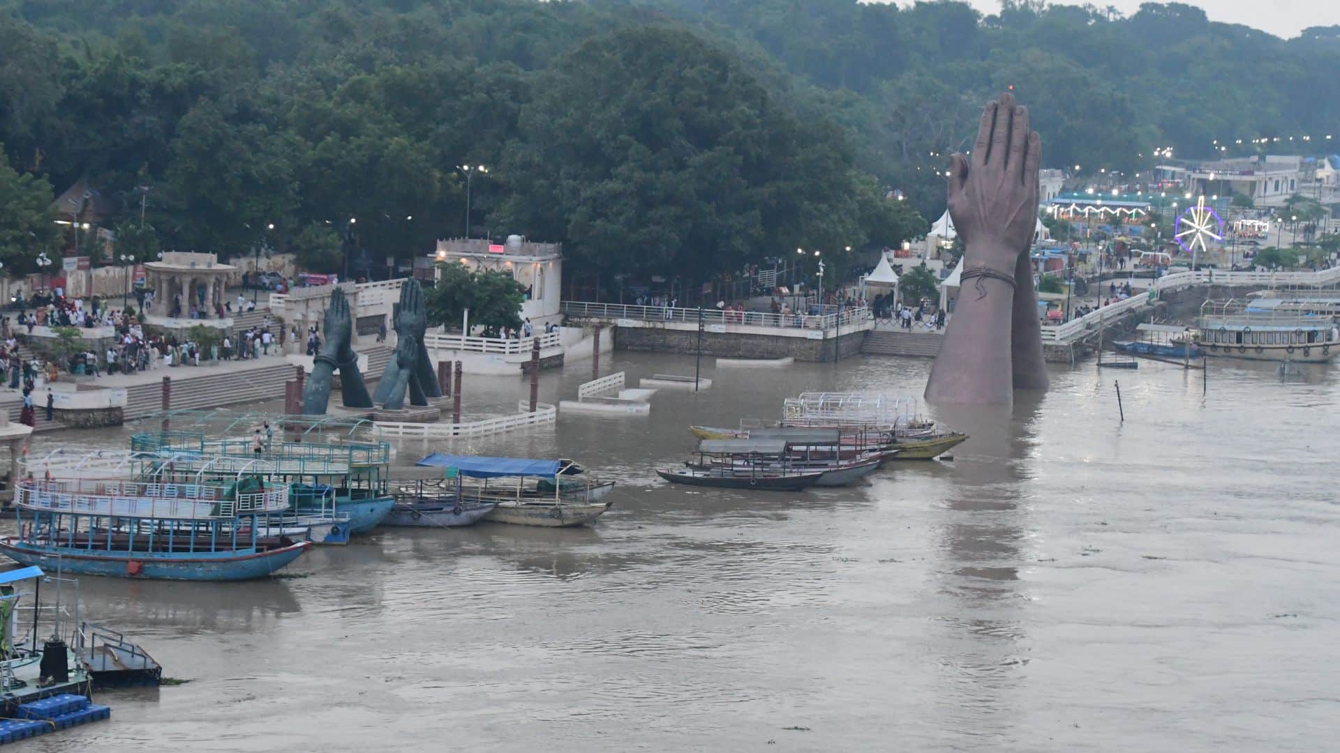 Flood in Varanasi Water entered 20 houses in Salarpur an area along banks of Varuna river