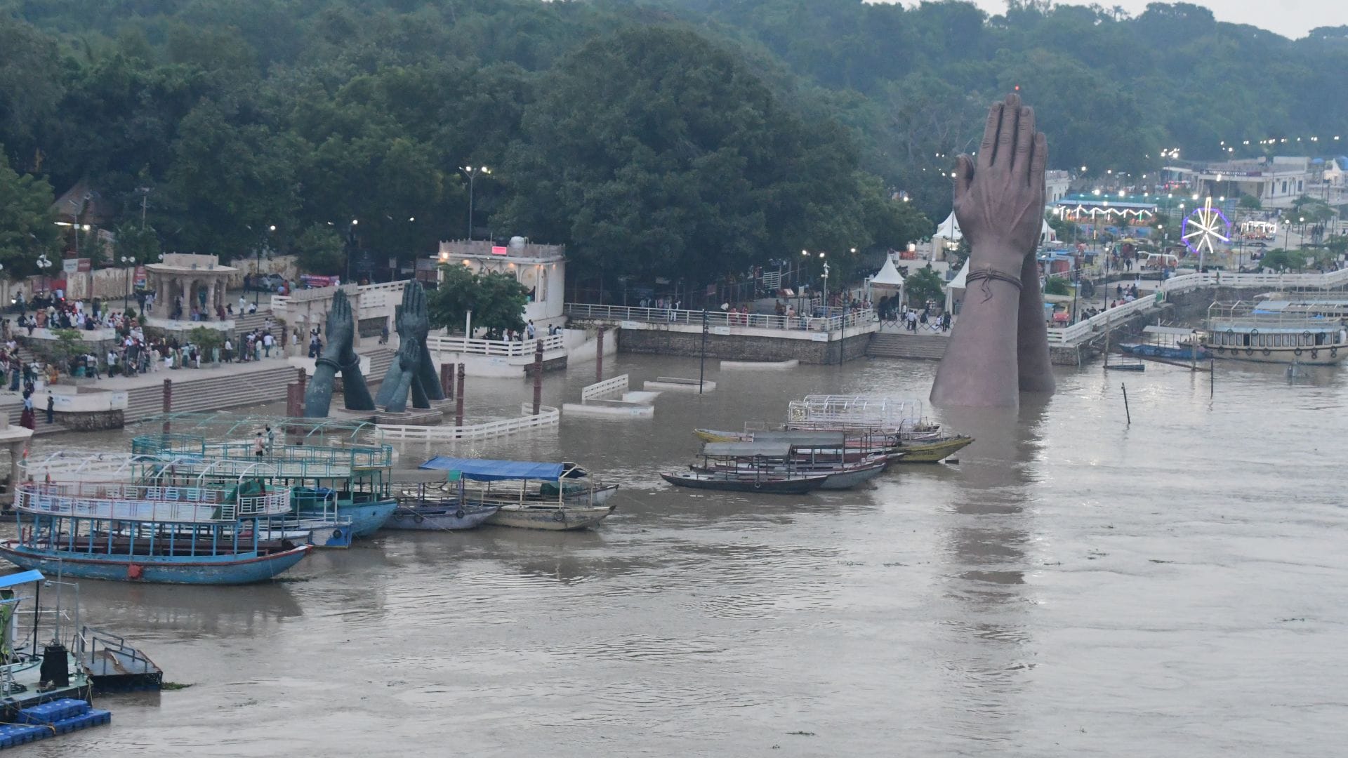 Flood in Varanasi Water entered 20 houses in Salarpur an area along banks of Varuna river