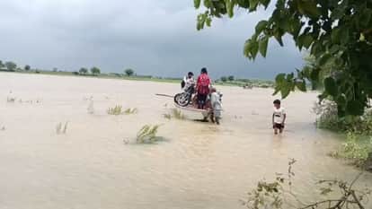 Floods in Badaun Ganga flowing above danger mark Ramganga and Aril rivers also swollen
