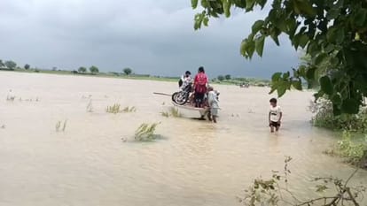 Floods in Badaun Ganga flowing above danger mark Ramganga and Aril rivers also swollen