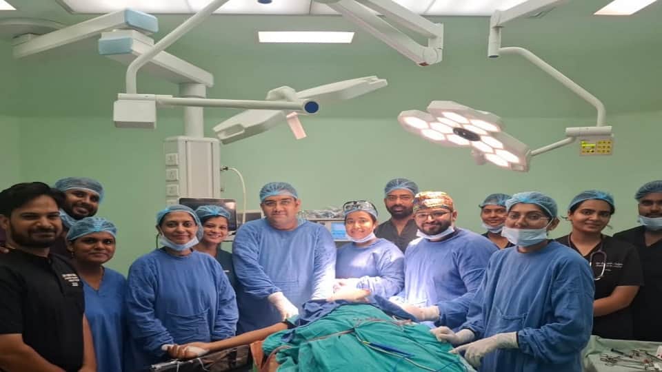 eam that performed the jaw surgery on the boy at SN's Plastic Surgery Department