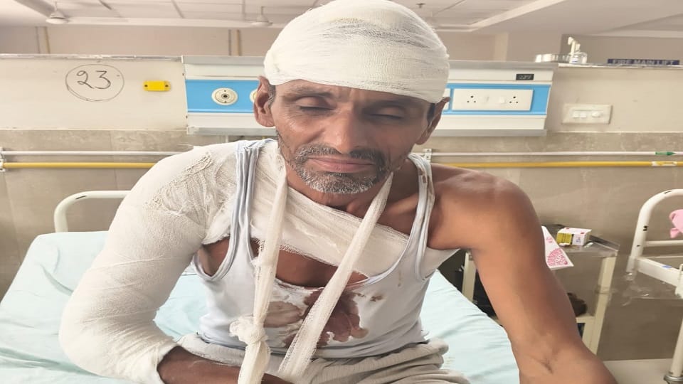 घर में घुसकर गरीब परिवार के साथ मारपीट