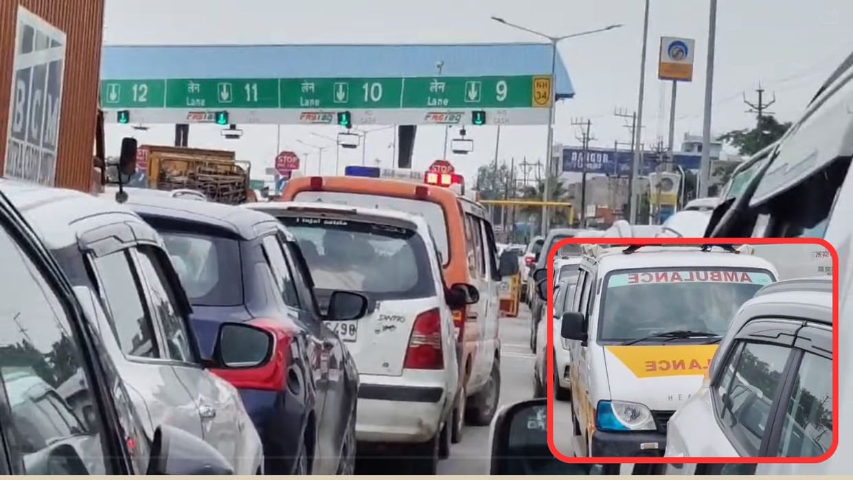 Ambulance stuck in traffic jam at Luharli Toll in Greater Noida